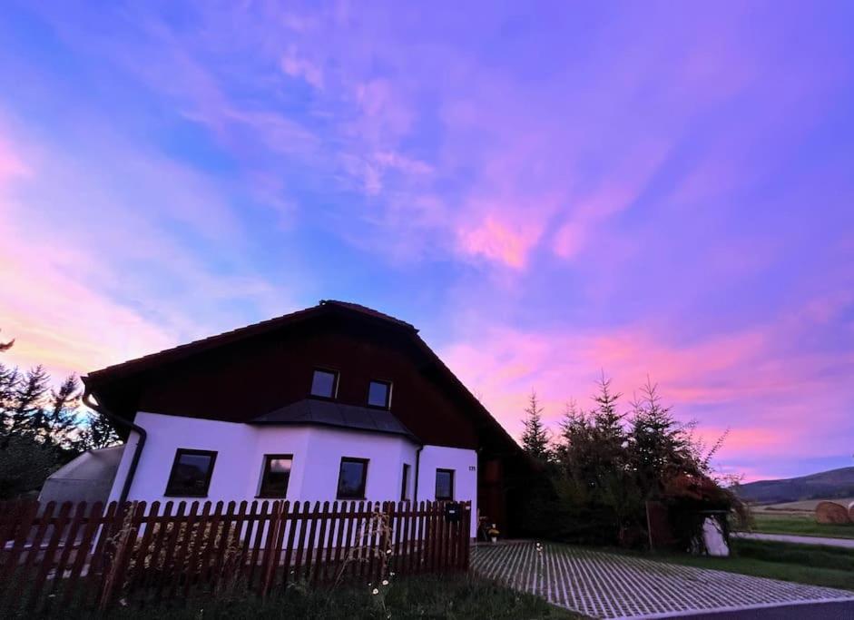 "Stone'S Throw" Krumlov 5 Min By Car, Lipno 15 Min By Car, 2 Bdrooms,Playroom Kájov エクステリア 写真